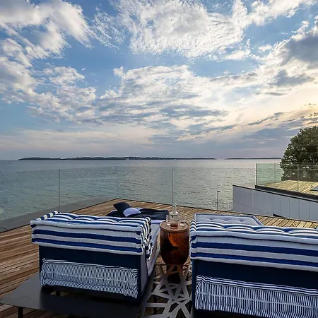 וילה Striking Istria 5 Bedrooms Rojska Beachfront Location פאז'אנה
