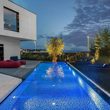 Striking Istria 5 Bedrooms Rojska Beachfront Location וילה *