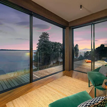 וילה Striking Istria 5 Bedrooms Rojska Beachfront Location *