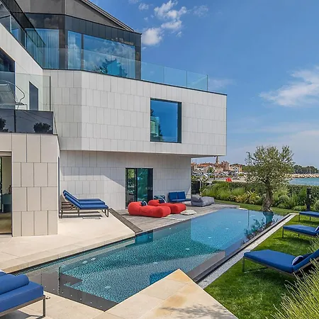 Striking Istria 5 Bedrooms Rojska Beachfront Location 别墅 法扎纳