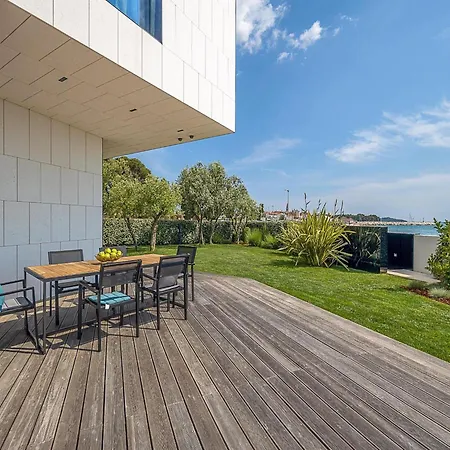 别墅 Striking Istria 5 Bedrooms Rojska Beachfront Location
